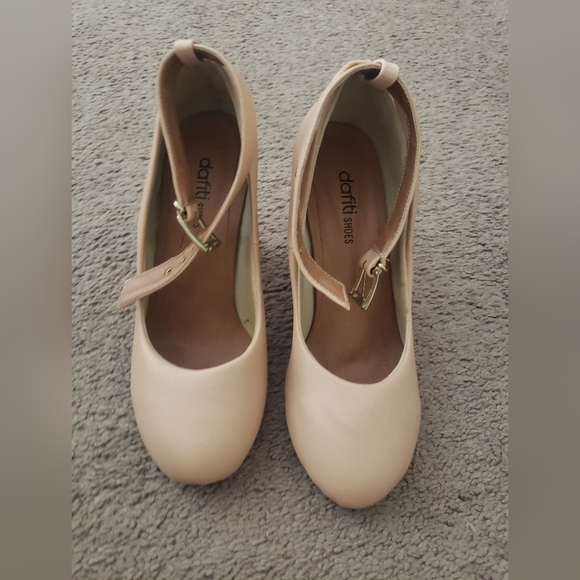 Nude Mary Janes - size 6 - Dafiti (Brazilian Brand) - Picture 4 of 6